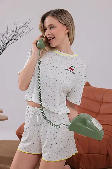 Beyaz Renk Kiraz Baskılı Oversize Kalıp Kısa Kollu Crop Yazlık Kadın Şortlu Pijama Takımı - 4
