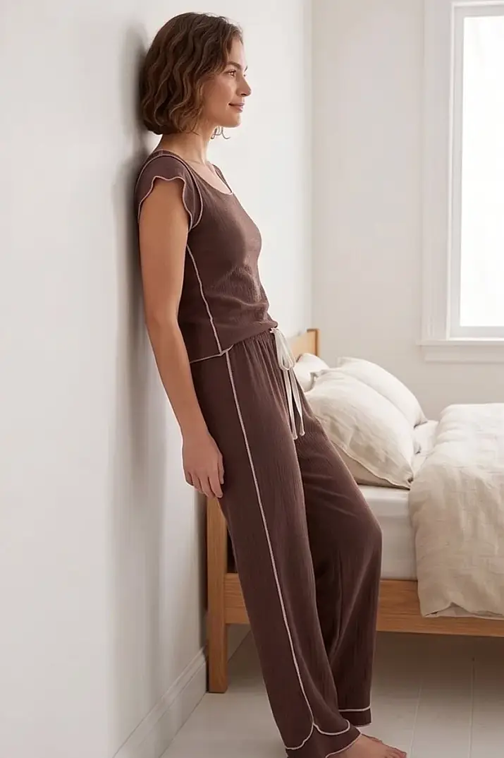 Fırfırlı Bürümcük Kumaş Kısa Kollu Kahverengi Pijama Takımı - 1