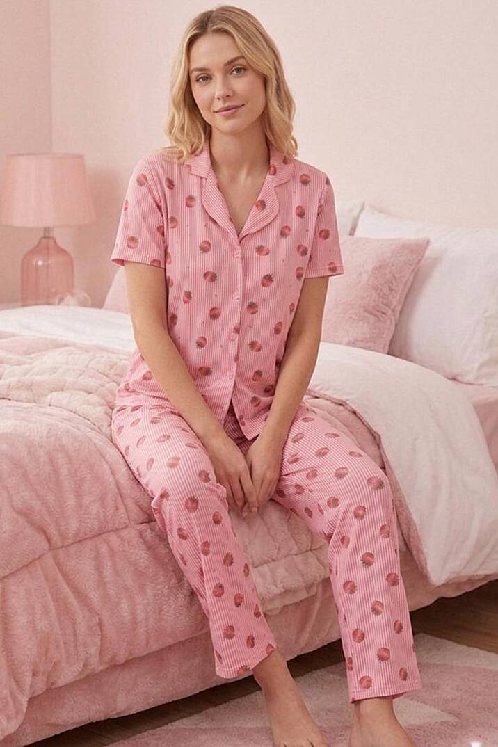 Kadın Pamuklu Çilek Desenli Düğmeli Pijama Takımı - 4