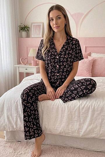 Kadın Pamuklu Pembe Kalp Desenli Düğmeli Pijama Takımı