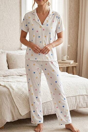 Kadın Pamuklu Renkli Kalp Desenli Düğmeli Kısa Kollu Pijama Takımı
