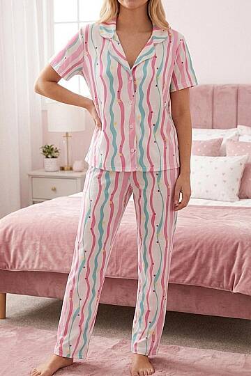 Kadın Pamuklu Yıldız ve Kalp Desenli Çizgili Düğmeli Kısa Kollu Pijama Takımı
