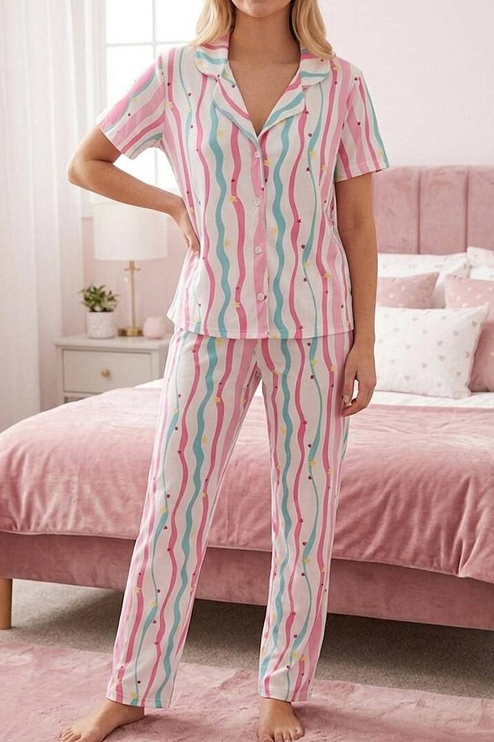 Kadın Pamuklu Yıldız ve Kalp Desenli Çizgili Düğmeli Kısa Kollu Pijama Takımı - 1
