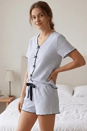 Mavi Beyaz Çizgili Fiyonklu Şortlu Pijama Takımı - 3