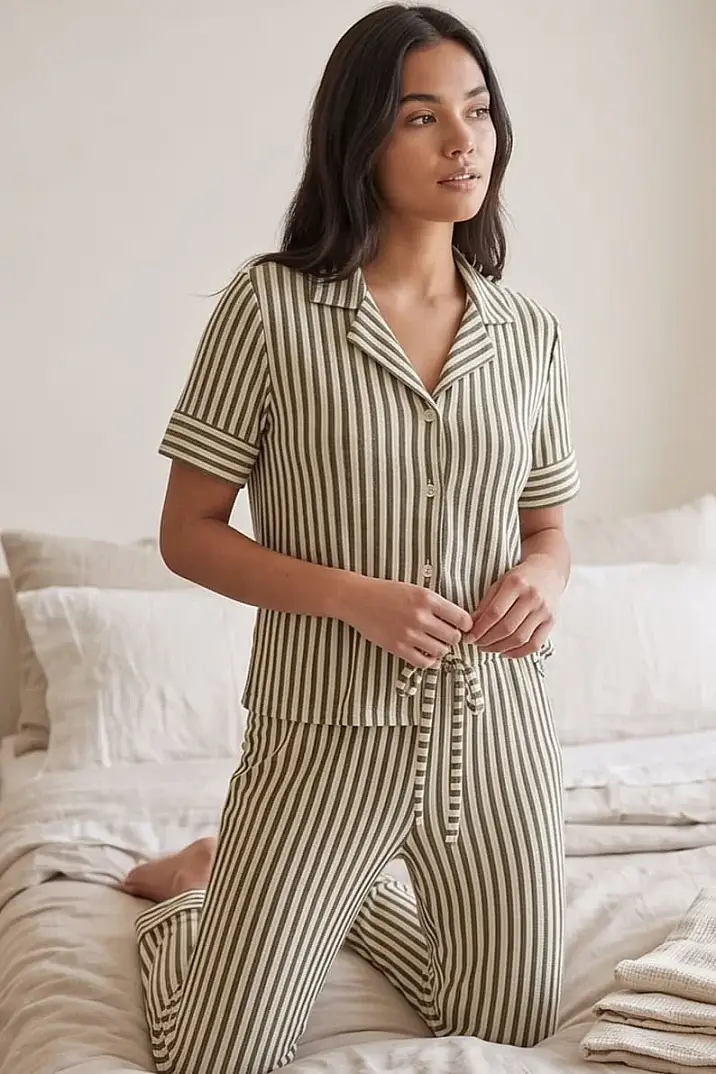 Yeşil Beyaz Çizgili Şeritli Pijama Takımı - 2